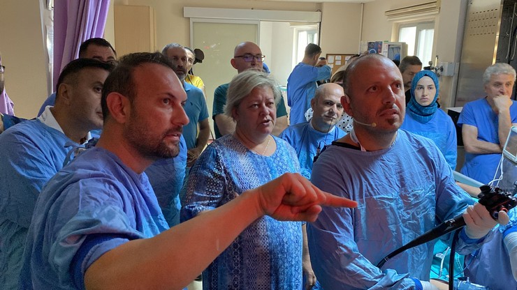 rizede-endoskopik-ultrasonografi-cihazi-egitimi-verilirken-hastalara-da-teshis-koyuldu-2.jpg