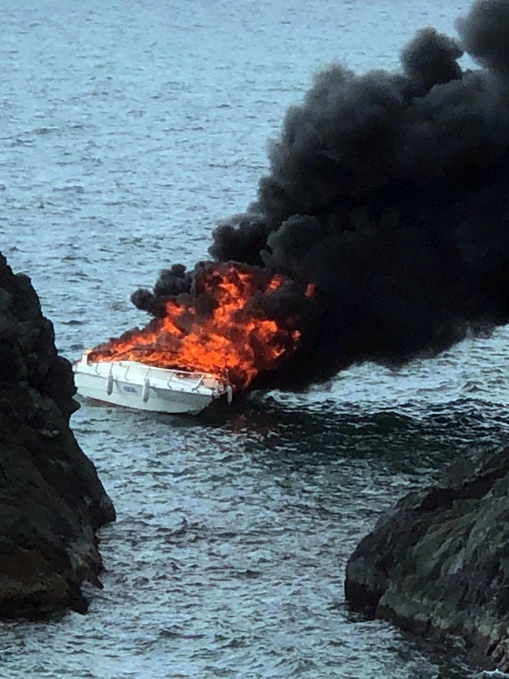 Samandağ’da Alev Alan Sürat Teknesindeki 5 Kişi Kurtarıldı