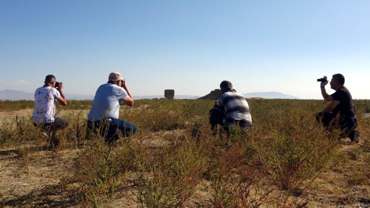 Van Gölü Çekilince Tarihi Kale Ortaya Çıktı