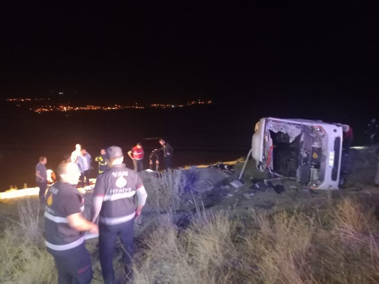 Van'da Göçmenlerin Taşındığı Midibüs Kaza Yaptı: 5 Ölü, 21 Yaralı