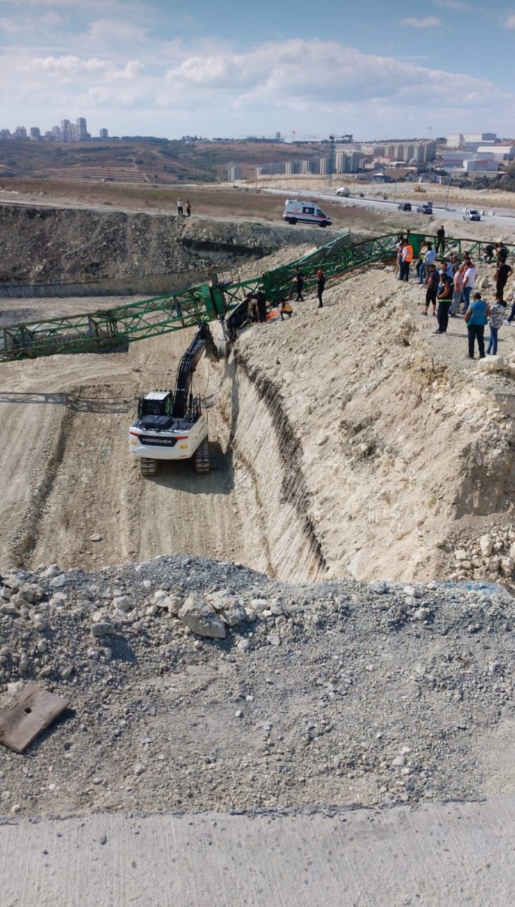 Arnavutköy'de İnşaat Alanında Vinç Devrildi: 1 Ölü-1