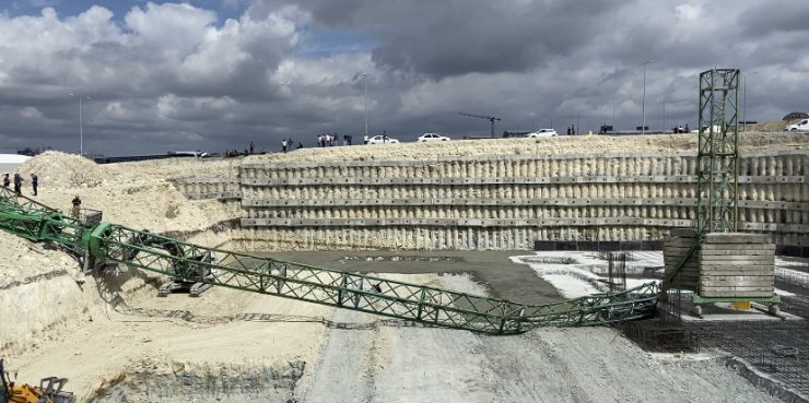 Arnavutköy’de İnşaat Alanında Vinç Devrildi: 1 Ölü