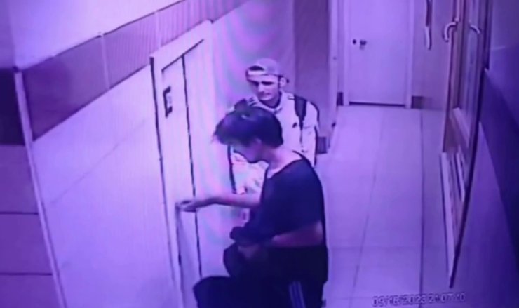 Avcılar'da Halı Sahada Torpil Şakası Kamerada: 2 Kişi Yaralandı