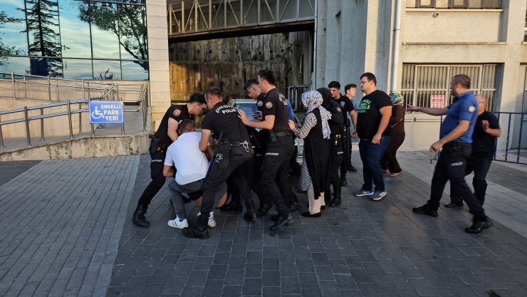 Büşra’nın Hayatını Kaybedip, 18 Öğrencinin Yaralandığı Kazada Sanıklara Alkışlı Tepki