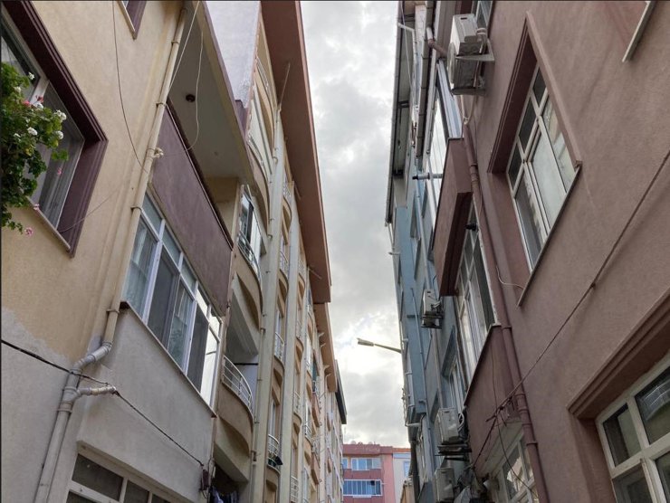 Çanakkale’de Çatıdan Düşen Hırsızlık Şüphelisi Öldü