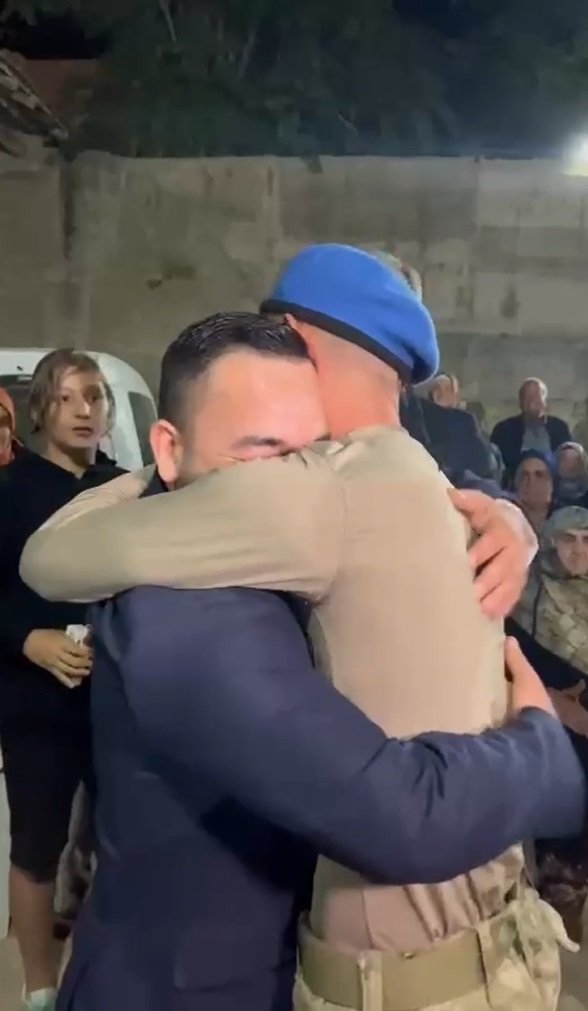 Komando Kardeşten, Ağabeyine Nişan Sürprizi