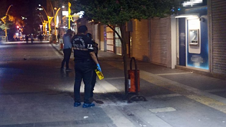 Mardin'de Silahlı Saldırı; 1 Kişi Öldü, Ailesiyle Atm Sırası Bekleyen 5 Yaşındaki Çocuk Yaralandı