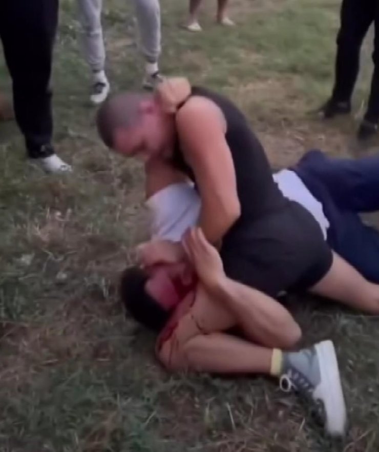 Sosyal Medyada Atışan Fenomen İle Dövüşçünün Kavgası Kanlı Bitti