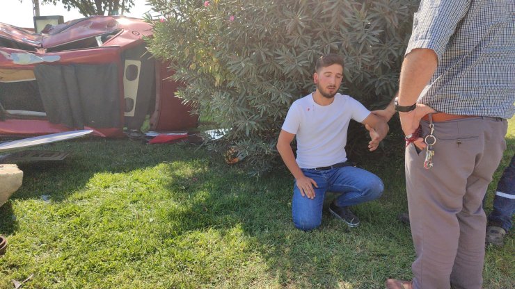 Çöp Kamyonu Çarpan Otomobil Takla Atı; Sürücü Kazayı Sıyrıklarla Atlattı