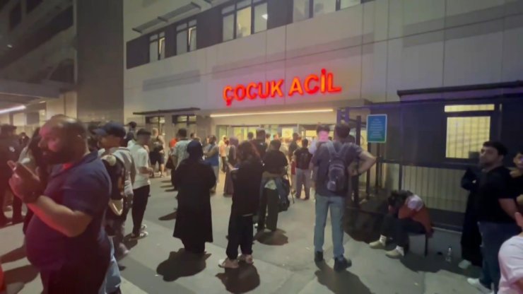 Kartal'da Hastane Otoparkında Araç Yangını