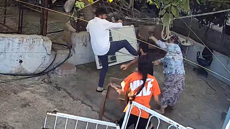 Madde Bağımlısı; Annesi, Kardeşi Ve Yengesine Saldırdı