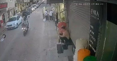 Zeytinburnu'nda Silahlı Saldırı Kamerada: 1 Ölü 1 Yaralı