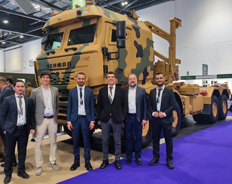 Zırhlı Lojistik Destek Aracı Derman, İngiltere'de Sergilendi