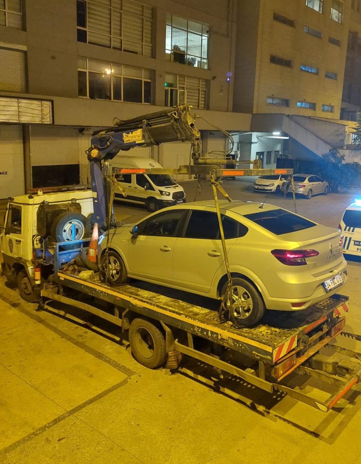 Beylikdüzü'ndeki Saldırı: Terk Edilen Araçtan Suikast Silahları Çıktı