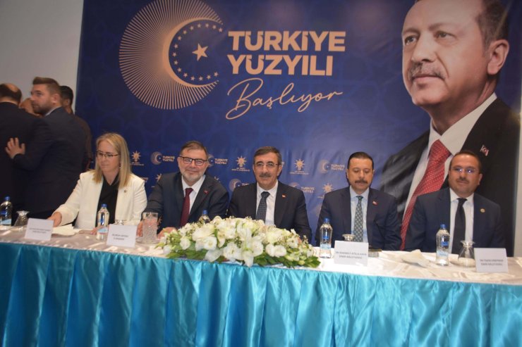 Cumhurbaşkanı Yardımcısı Yılmaz, İzmir'de