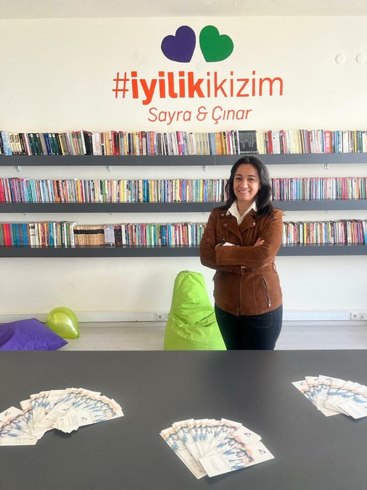 Depremde Ölen İkizler Sayra Ve Çınar'ın Annesi 6'ncı Kütüphaneyi Kuruyor