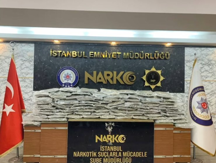 (Ek Fotoğraflarla) Bulgaristan'dan Gelen Hasta Nakil Ambulansında Uyuşturucu Operasyonu