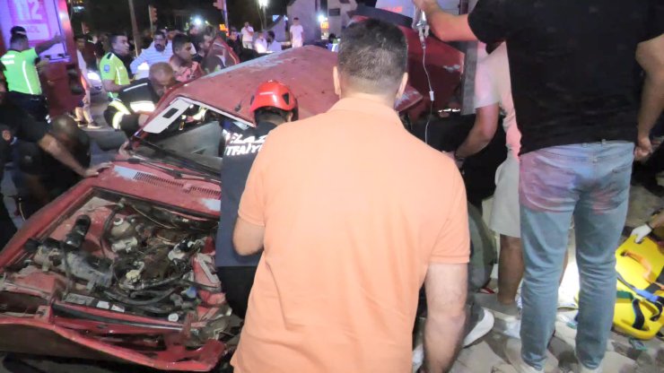 Elazığ'da 2 Otomobil Çarpıştı: 6 Yaralı