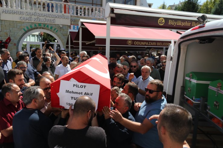 Helikopter Kazasında Ölen Pilot, Eskişehir'de Toprağa Verildi