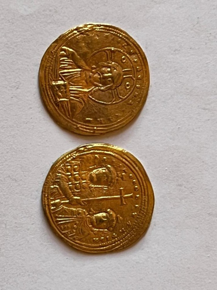 Van'da Peynir Bidonu Ve Valizde 267 Sikke Ele Geçirildi; 2 Gözaltı