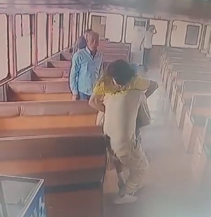 Vapurda Yolcunun Saçının Yakılmasıyla İlgili Yeni Görüntüler Ortaya Çıktı