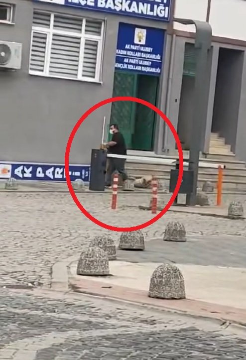 Başıboş Köpekleri Sürükleyerek Toplayan Belediye Görevlilerine Soruşturma