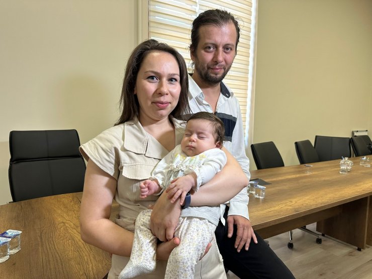 Meme Kanserini Yendikten 7 Yıl Sonra Yumurtalık Dokusu Nakliyle Bebeği Dünyaya Geldi