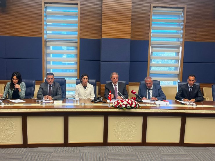 Milli Savunma Komisyonu Başkanı Akar, Moğolistan Heyetiyle Görüştü