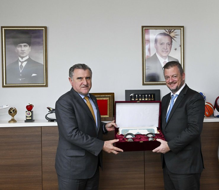 Spor Bakanı Bak, Ipc Başkanı Andrew Parsons İle Görüştü