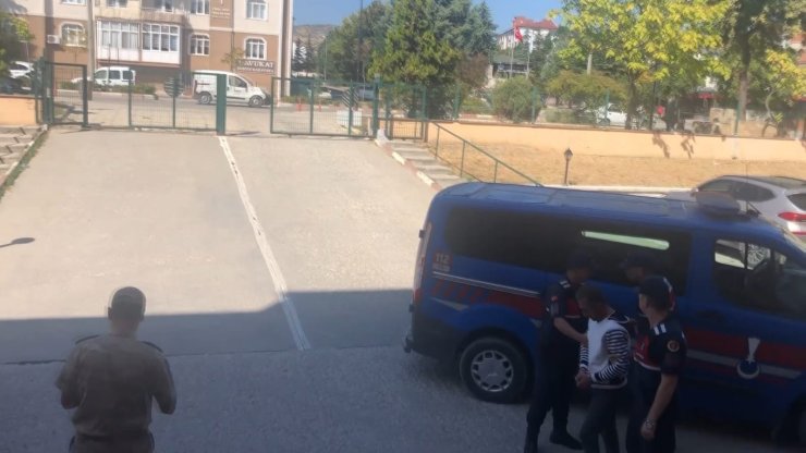 Taşla Öldürüp, Cesedi Koyduğu Otomobili Ateşe Veren Şüpheli Tutuklandı