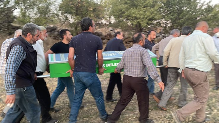 Yaktığı Anızda Alevlerin Arasına Düşüp Öldü