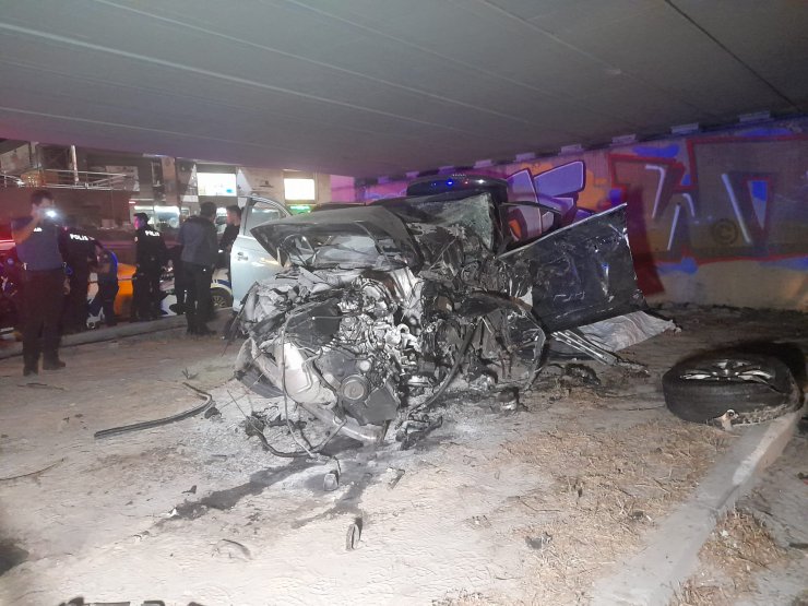 Bahçelievler'de Otomobil Köprünün Beton Bloğuna Çarptı: 4 Ölü