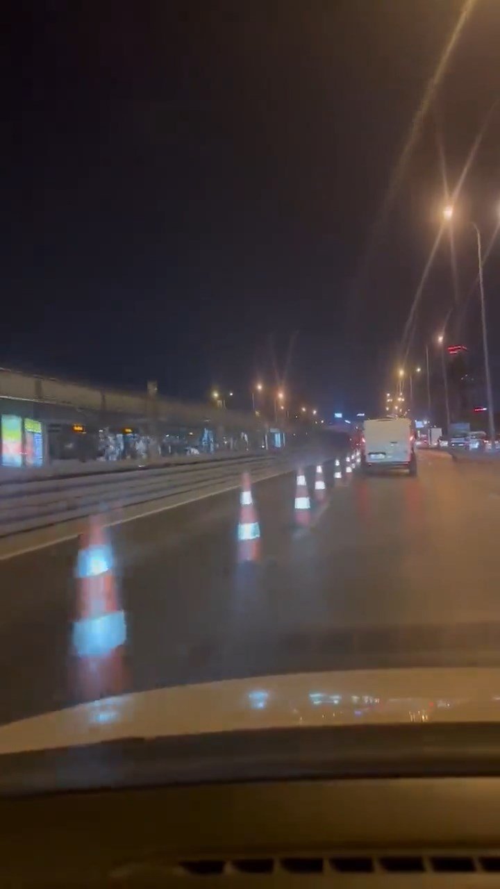 D-100'de Metrobüs İçin Ayrılan Yola Dubaları Deviren Sürücü Yakalandı