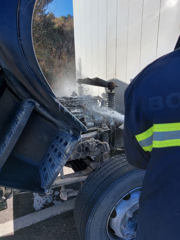 Dinamit Yüklü Kamyonetteki Yangın, Büyümeden Söndürüldü