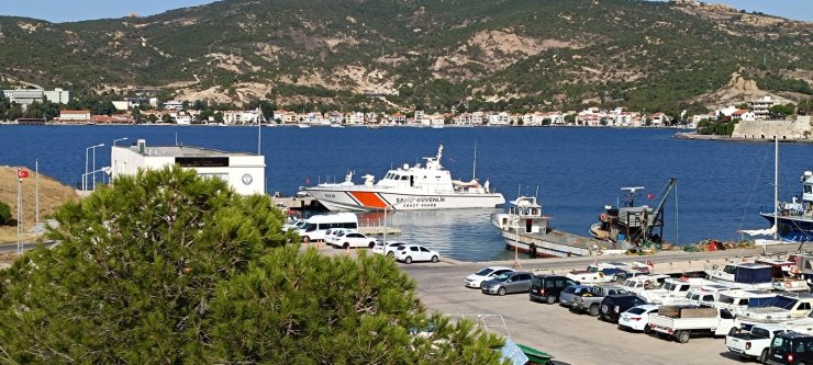 Foça'da 166 Kaçak Göçmen Yakalandı