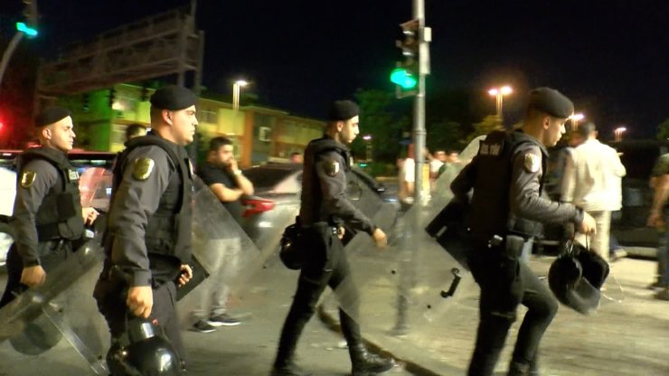 İbb İle İmzalanan Toplu Sözleşmeyi Reddeden Çalışanların Eyleminde Arbede Yaşandı