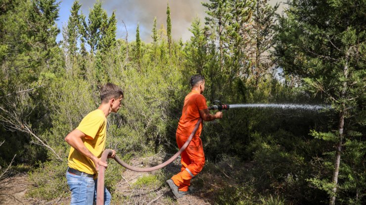 Antalya'da Ot Yangını, Bakım Yapılan Teknelere Ve Ormana Sıçradı (3)
