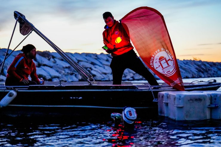 Kadına Yönelik Şiddete Karşı Farkındalık İçin 24 Saat Aralıksız Yüzdü