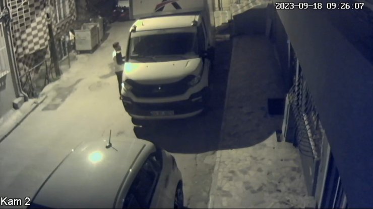 Şişli'de Park Halindeki Kamyonetten Hırsızlık Yapan Şüpheli Yakalandı
