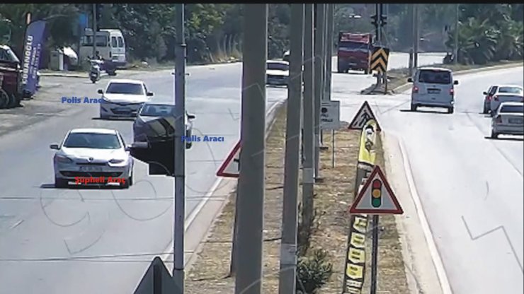 Sürücüsünün ‘Dur’ İhtarına Uymadığı Otomobilden 19 Kilo Esrar Çıktı