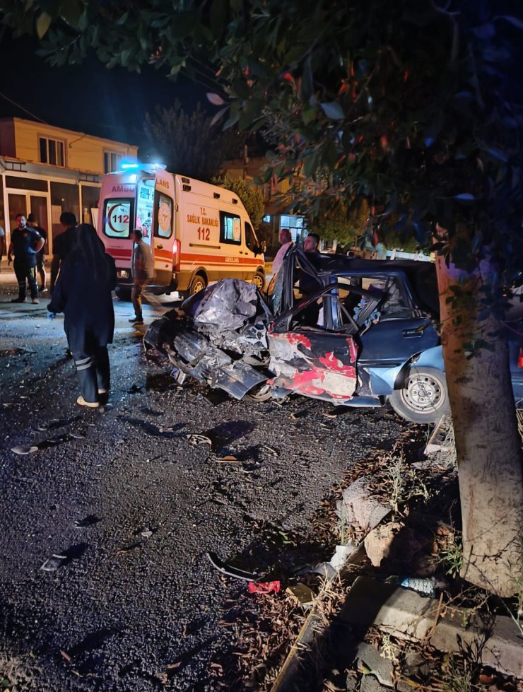 2 Otomobil Kafa Kafaya Çarpıştı: 1 Ölü, 1 Yaralı