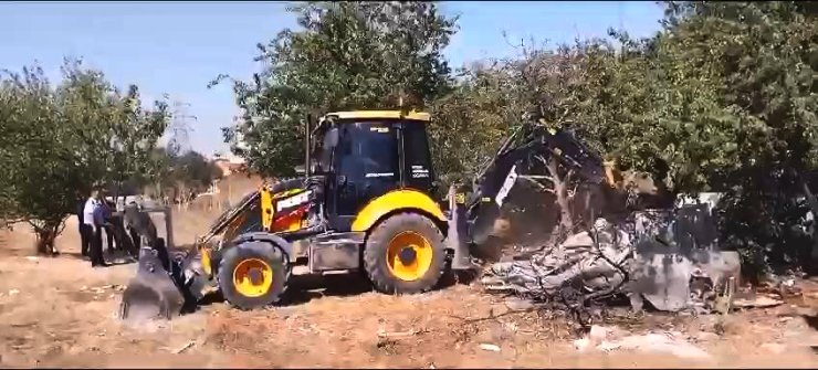 Avcılar'da Uyuşturucu Satıldığı Belirlenen Baraka Yıkıldı