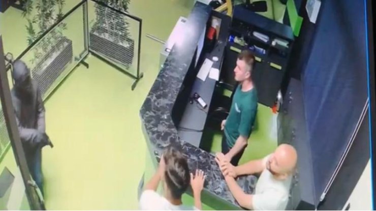 Bağcılar'da Spor Salonuna Motosikletliler 4'üncü Kez Silahlı Saldırı Düzenlendi: 2 Kişi Yaralandı