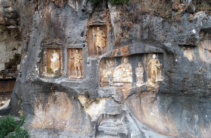 Definecilerin Talanına Uğrayan Saklı Hazine Adamkayalar İçin 'Ören Yeri' Talebi