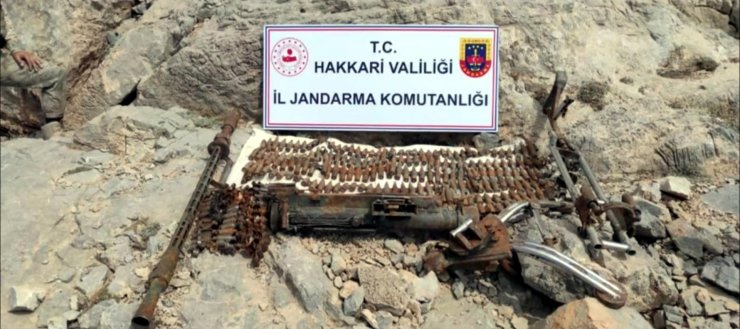 İçişleri Bakanlığı: Hakkari Kırsalında Çok Sayıda Silah Ve Mühimmat Ele Geçirildi