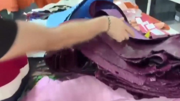 Kağıthane’de Kaçak Hayvan Derisinden Çanta Yapılan İmalathaneye Baskın