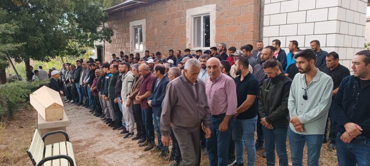 Kayseri'de Düğün Çıkışı Bıçaklı Kavga: 1 Uzman Çavuş Öldü, 2 Yaralı (2)