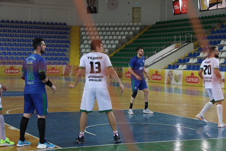 rize-belediyespor-hentbol-erkekler-super-ligin-5-haftasinda-sahasinda-sakarya-bsb-spor-kulubune-33-30-maglup-oldu-17.jpg