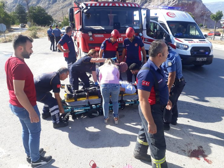 Tokat’ta Refüje Çarpan Otomobil Takla Attı, Aynı Aileden 1 Çocuk Öldü, 4 Yaralı