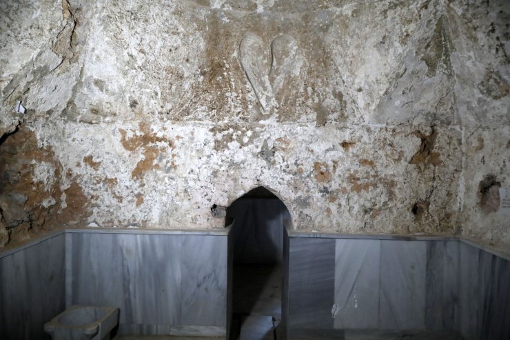 Validen, Hamamdaki 768 Yıllık Kalp Figürüne 'Hassas Dokunun' Talimatı